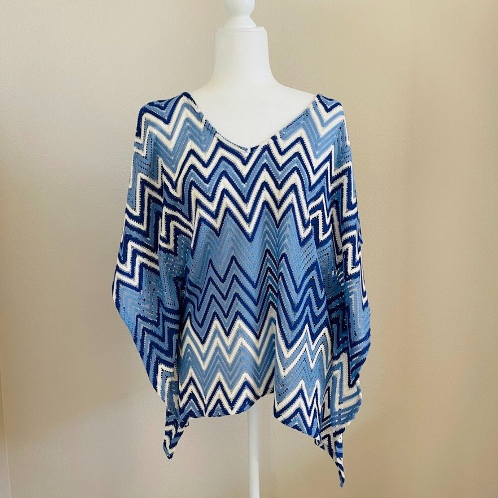 🌹 INC International Concepts Women's Blue and White Zigzag Poncho